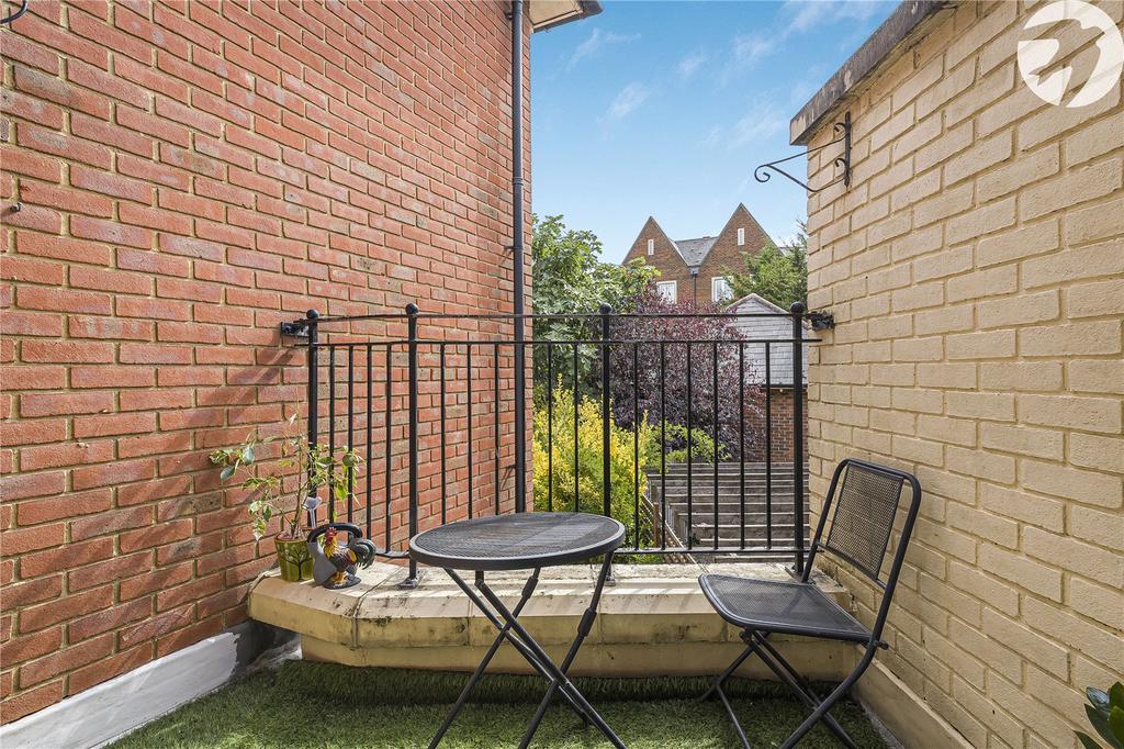 Mid Floor Terrace
