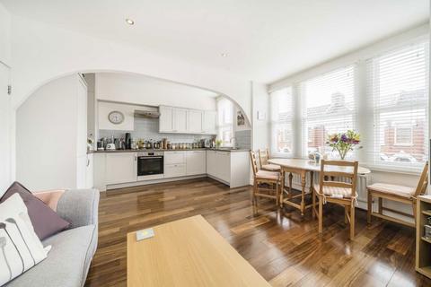 2 bedroom flat for sale, Moorcroft Road, London SW16