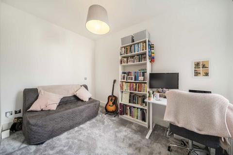 2 bedroom flat for sale, Moorcroft Road, London SW16