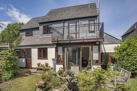 2 Riverside, Totnes, TQ9 5JB
