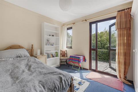 2 Riverside, Totnes, TQ9 5JB