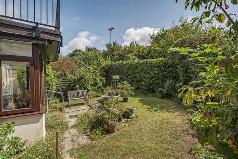 2 Riverside, Totnes, TQ9 5JB