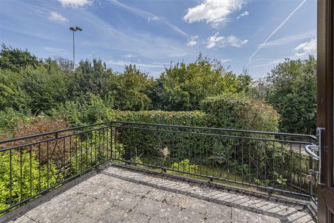 2 Riverside, Totnes, TQ9 5JB