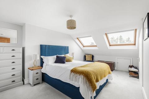 8c Treport Street, London, SW18 2BP