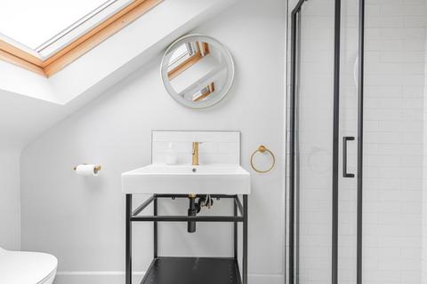 8c Treport Street, London, SW18 2BP