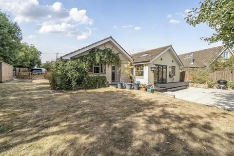 undefined, Carterton,  Oxfordshire,  OX18