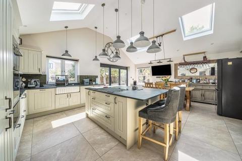 undefined, Carterton,  Oxfordshire,  OX18
