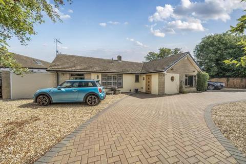 undefined, Carterton,  Oxfordshire,  OX18