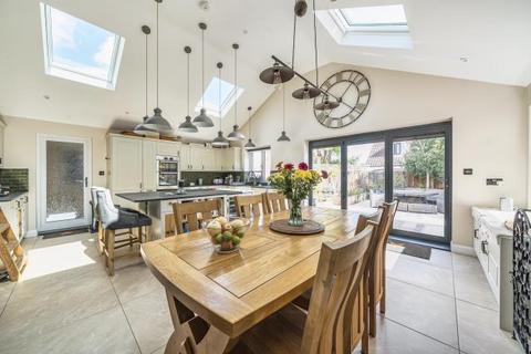 undefined, Carterton, Oxfordshire, OX18