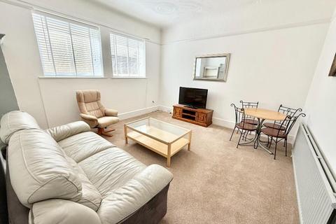 2 bedroom ground floor flat to rent, Penn Hill Avenue, Poole BH14