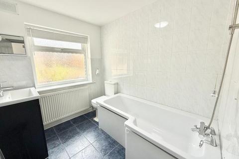 2 bedroom ground floor flat to rent, Penn Hill Avenue, Poole BH14