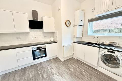 2 bedroom ground floor flat to rent, Penn Hill Avenue, Poole BH14