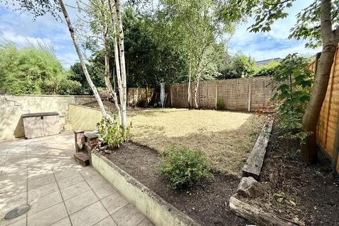 2 bedroom ground floor flat to rent, Penn Hill Avenue, Poole BH14