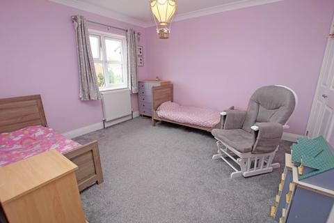 3 bedroom end of terrace house for sale, Bridgemere Road, Eastbourne, BN22 8TF