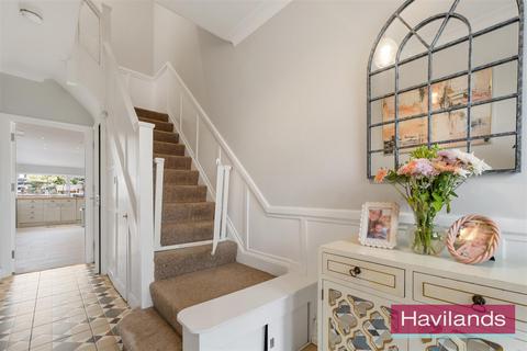 81 Halstead Road, London, N21 3DR