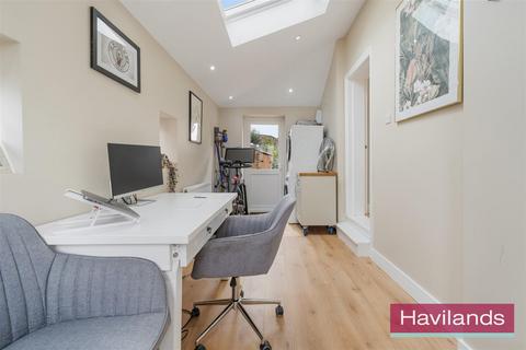 81 Halstead Road, London, N21 3DR