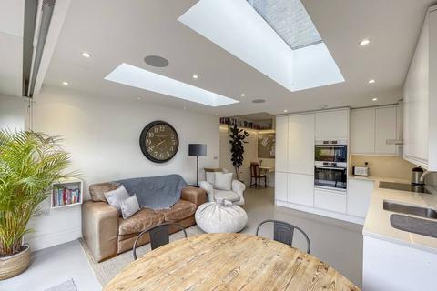 2 bedroom flat to rent, Aston Road, Wimbledon, London, SW20