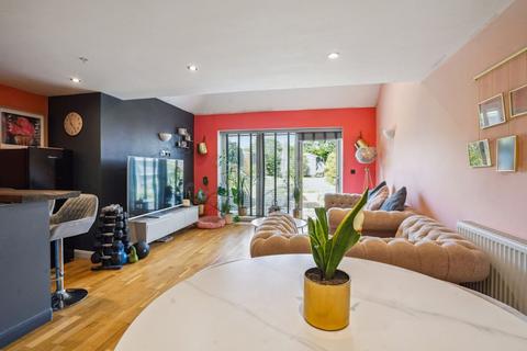 3 bedroom end of terrace house for sale, Risborough Road, Aylesbury HP17