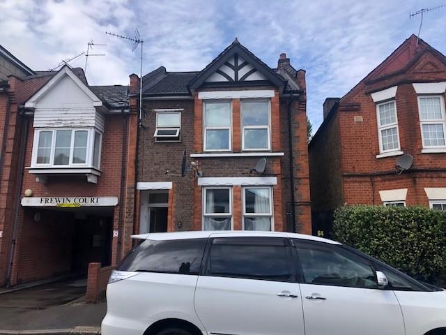 London Properties are pleased to offer to the mar