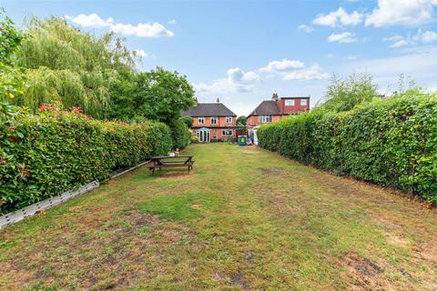 4 bedroom semi-detached house for sale, Kingscroft Road, Banstead
