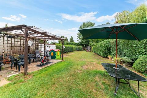 4 bedroom semi-detached house for sale, Kingscroft Road, Banstead