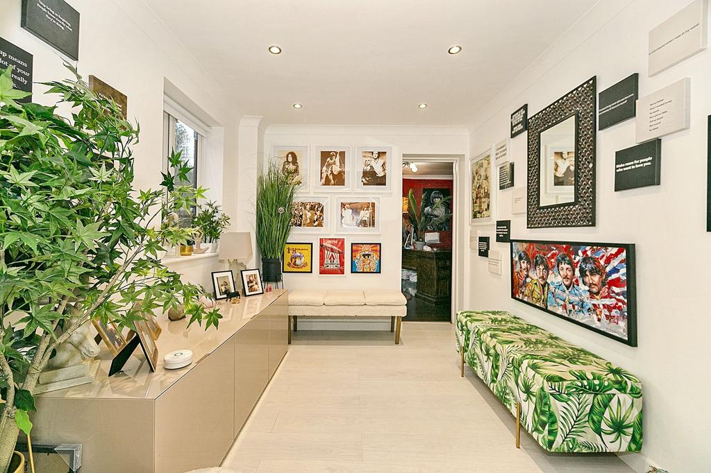 Snug / Dining Space