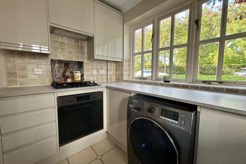 undefined, Hawkridge Grove, Kings Hill, ME19