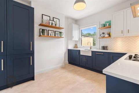2 bedroom flat for sale, Oakhill Road, London