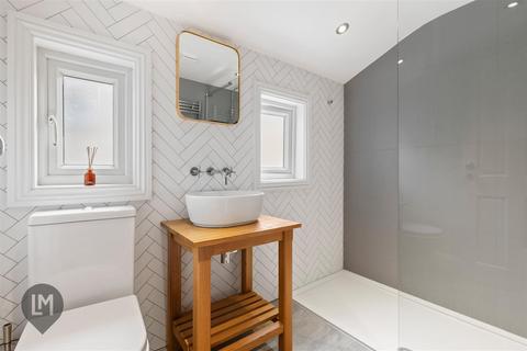2 bedroom flat for sale, Oakhill Road, London