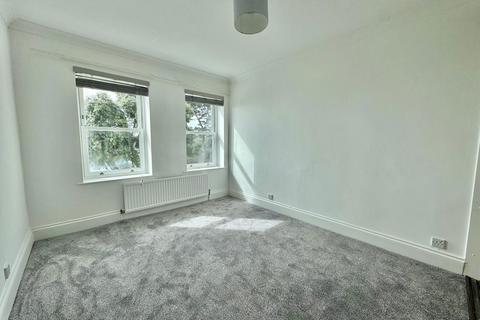 2 bedroom apartment to rent, Hesketh Road