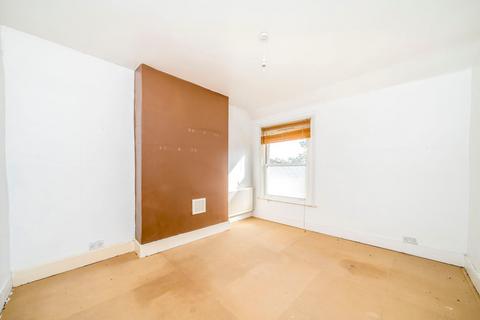 2 bedroom flat for sale, Heathwood Gardens, Charlton, London, SE7