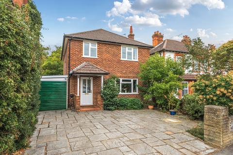 18 Loop Road, Woking, GU22 9BQ