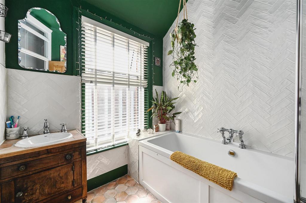 179 ASHBURNHAM ROAD (2).jpg