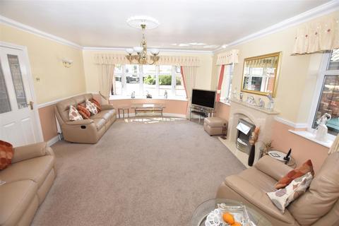 4 bedroom detached house for sale, Long Road, Canvey Island SS8