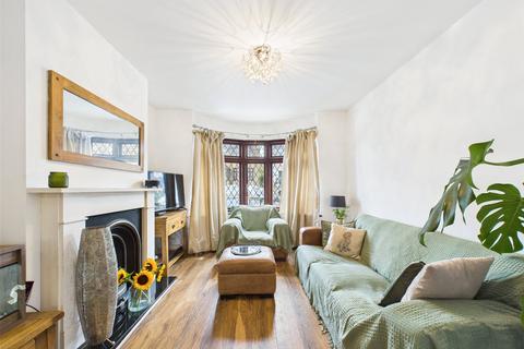3 bedroom terraced house for sale, Dorset Avenue, Romford RM1