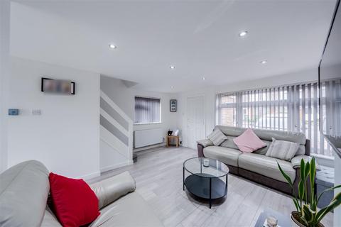 3 bedroom end of terrace house for sale, Stour Road, Crayford