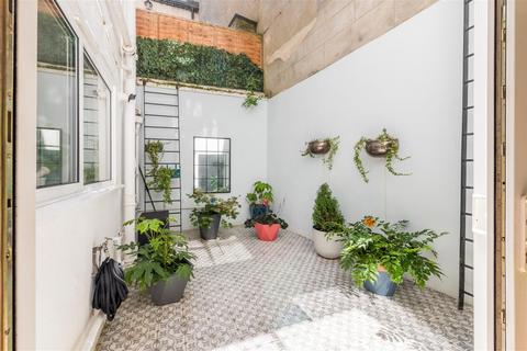 2 bedroom apartment for sale, Montpelier Crescent, Brighton