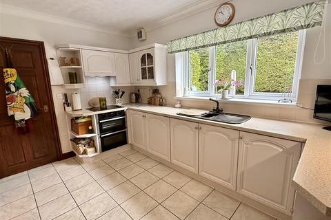 undefined, Ffordd Y Morfa, Cross Hands, Llanelli