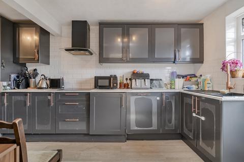 3 bedroom end of terrace house for sale, Elm Close, Llanmartin