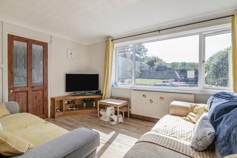 3 bedroom end of terrace house for sale, Elm Close, Llanmartin