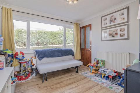 3 bedroom end of terrace house for sale, Elm Close, Llanmartin