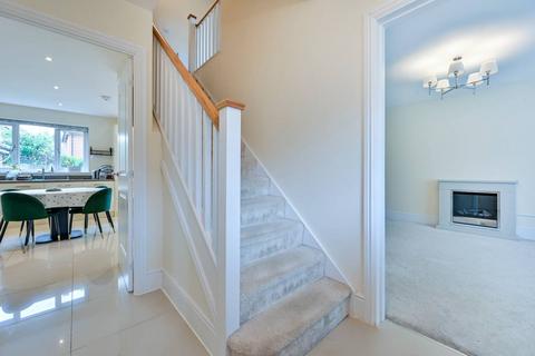 23 Jopling Road, Bisley, Woking, GU24 9FN