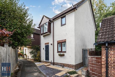 19 Nursery Close, Hook, RG27 9QX