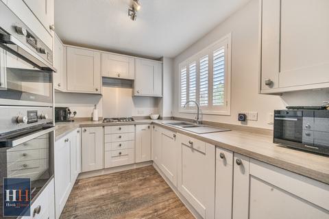 19 Nursery Close, Hook, RG27 9QX