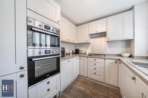 19 Nursery Close, Hook, RG27 9QX
