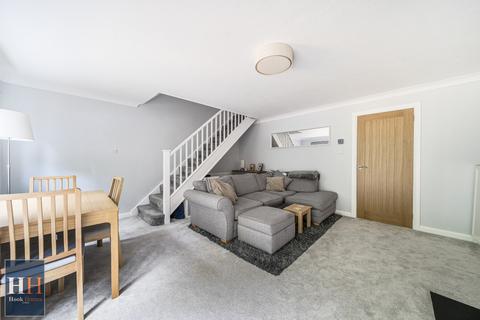 19 Nursery Close, Hook, RG27 9QX