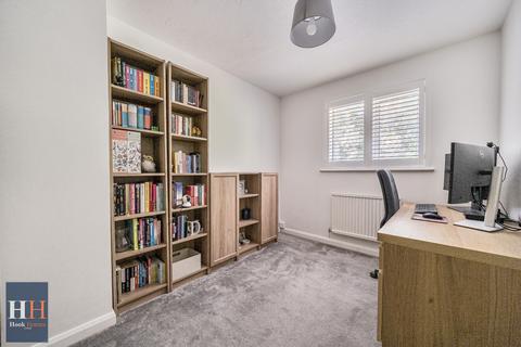 19 Nursery Close, Hook, RG27 9QX