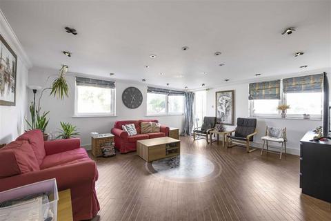 2 bedroom flat for sale, Twickenham Road, Teddington TW11
