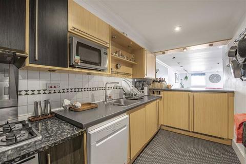 2 bedroom flat for sale, Twickenham Road, Teddington TW11