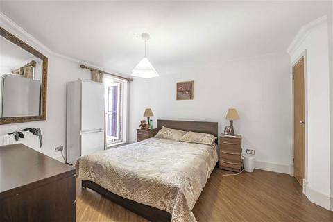 2 bedroom flat for sale, Twickenham Road, Teddington TW11